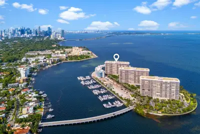 3 Grove Isle Dr #C1610, Miami: photo 1 of 34