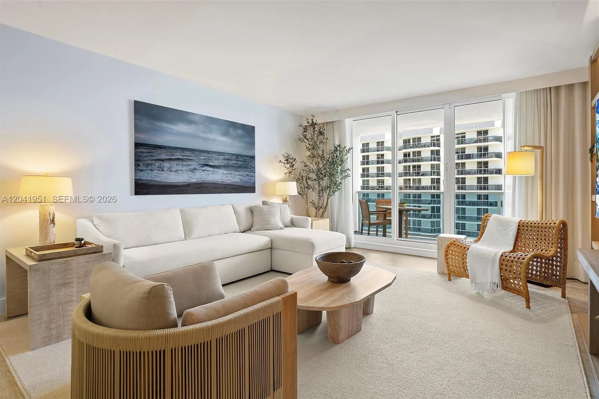 102 24th St #1213, Miami Beach: photo 1 of 32