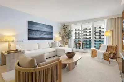 102 24th St #1213, Miami Beach: photo 1 of 32