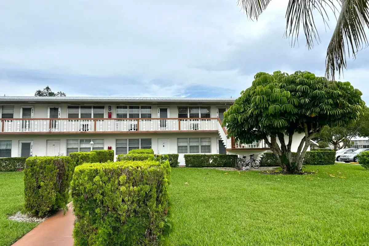 39 Cambridge B, West Palm Beach: photo 1 of 15