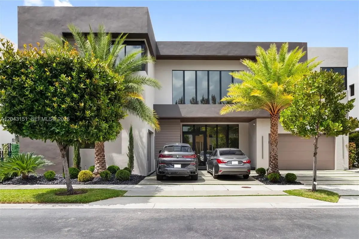 10261 NW 74th Ter, Doral: photo 1 of 43
