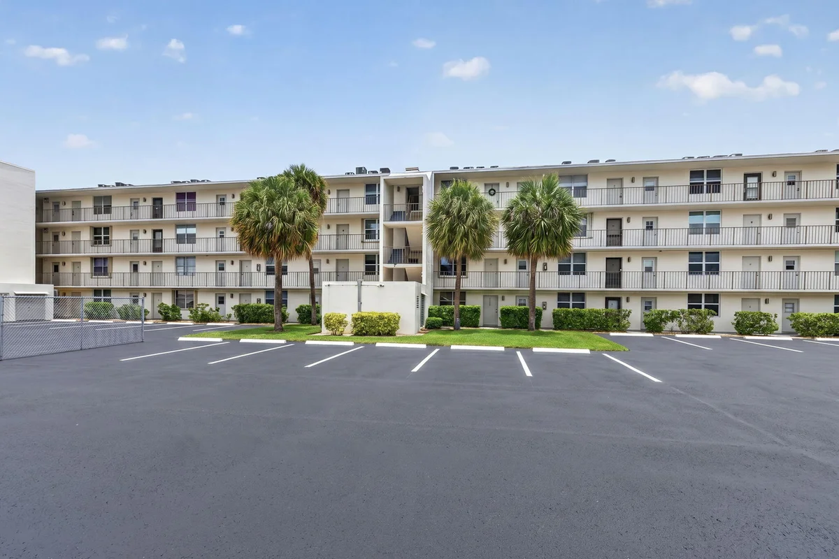 4501 NE 21st Ave #208, Fort Lauderdale: photo 1 of 9