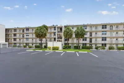 4501 NE 21st Ave #208, Fort Lauderdale: photo 1 of 9
