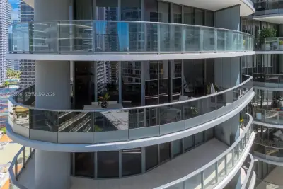 1000 Brickell Plz #2402, Miami: photo 1 of 56