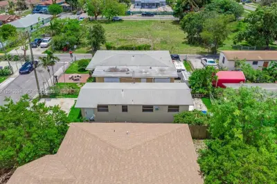 805 NW 3rd Ter, Hallandale Beach: photo 1 of 49