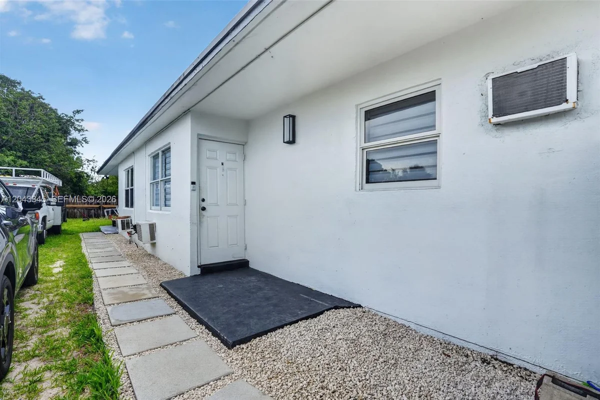 636 NW 14th Ter, Fort Lauderdale: photo 1 of 24