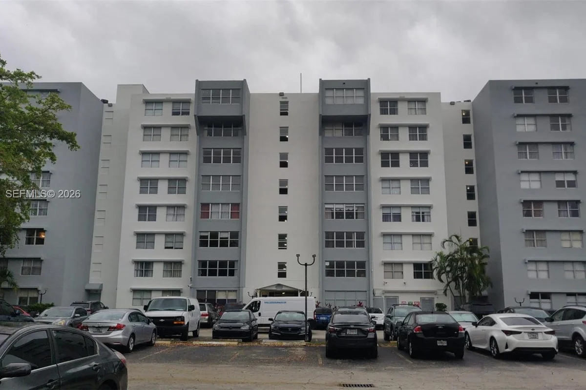 9001 SW 77th Ave #C606, Miami: photo 1 of 12