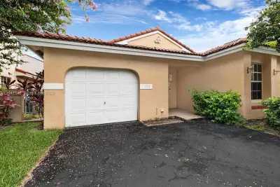 1513 Garden Rd, Weston: photo 1 of 25