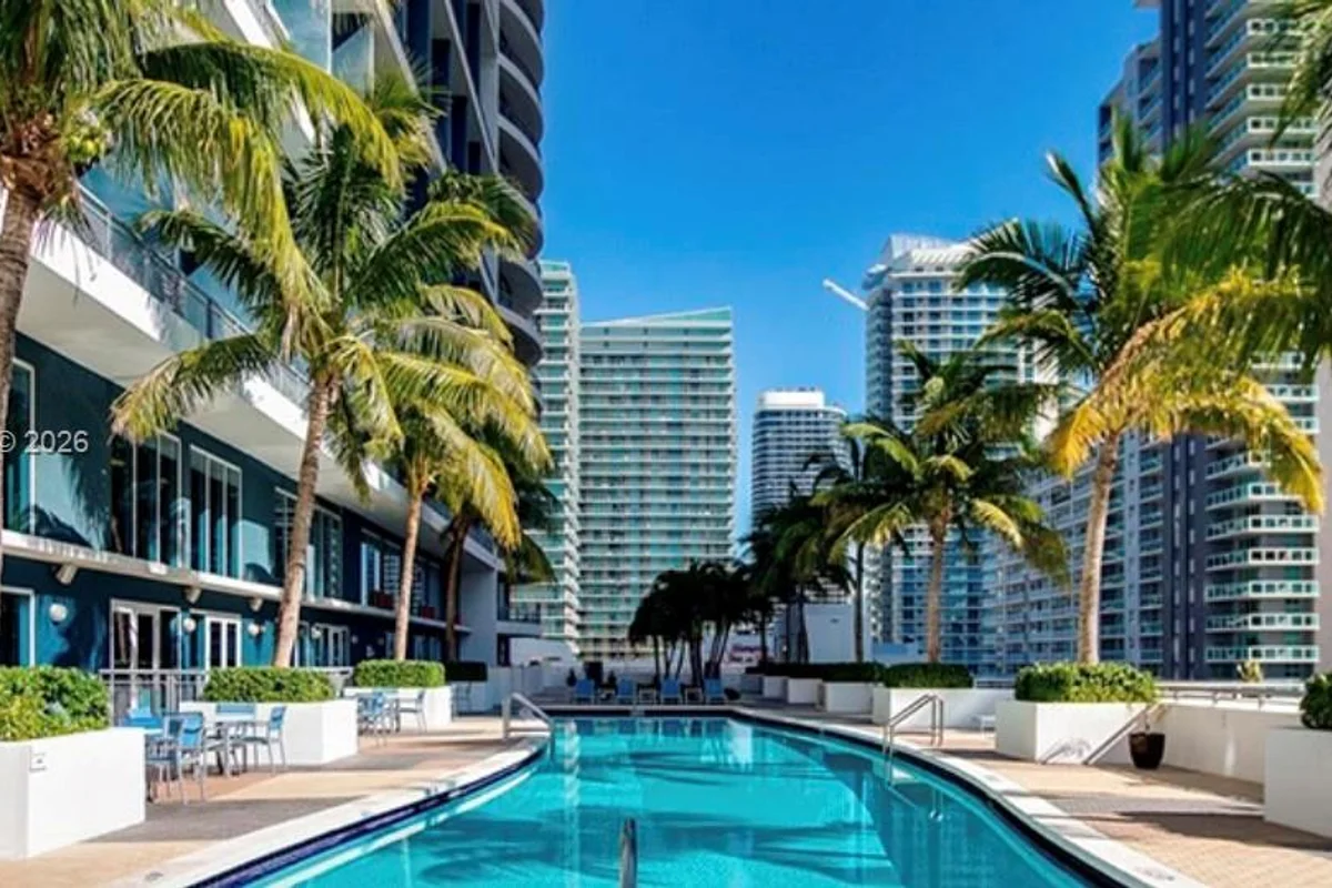60 SW 13th St #1416, Miami: photo 1 of 2