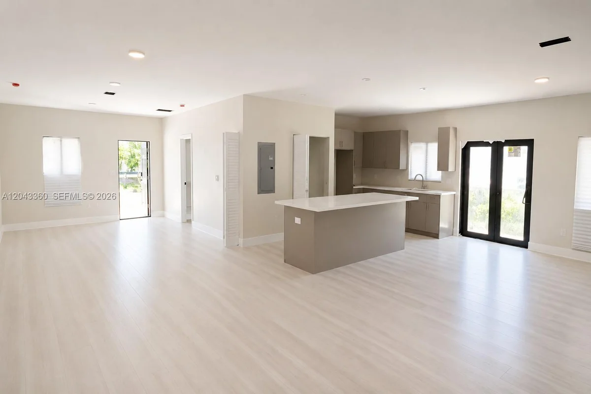 13720 NE 2nd Ct, North Miami: photo 1 of 21