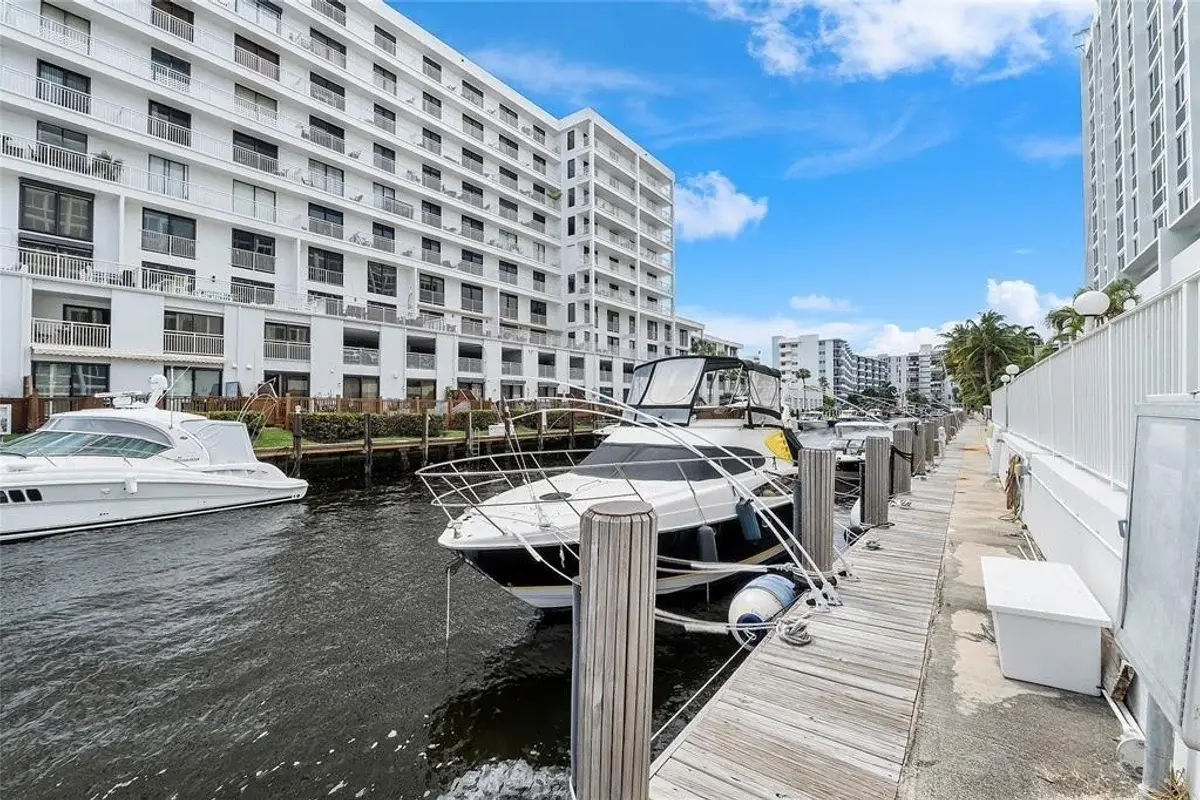 3100 NE 49th St #807, Fort Lauderdale: photo 1 of 13