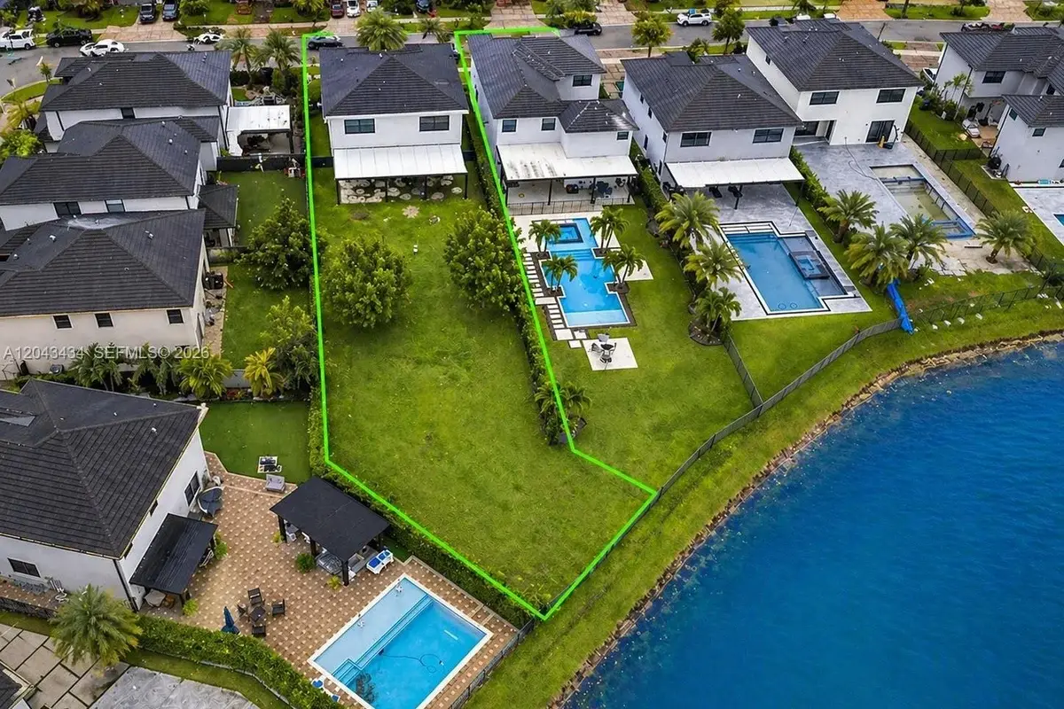 8822 NW 161st Ter, Miami Lakes: photo 1 of 54