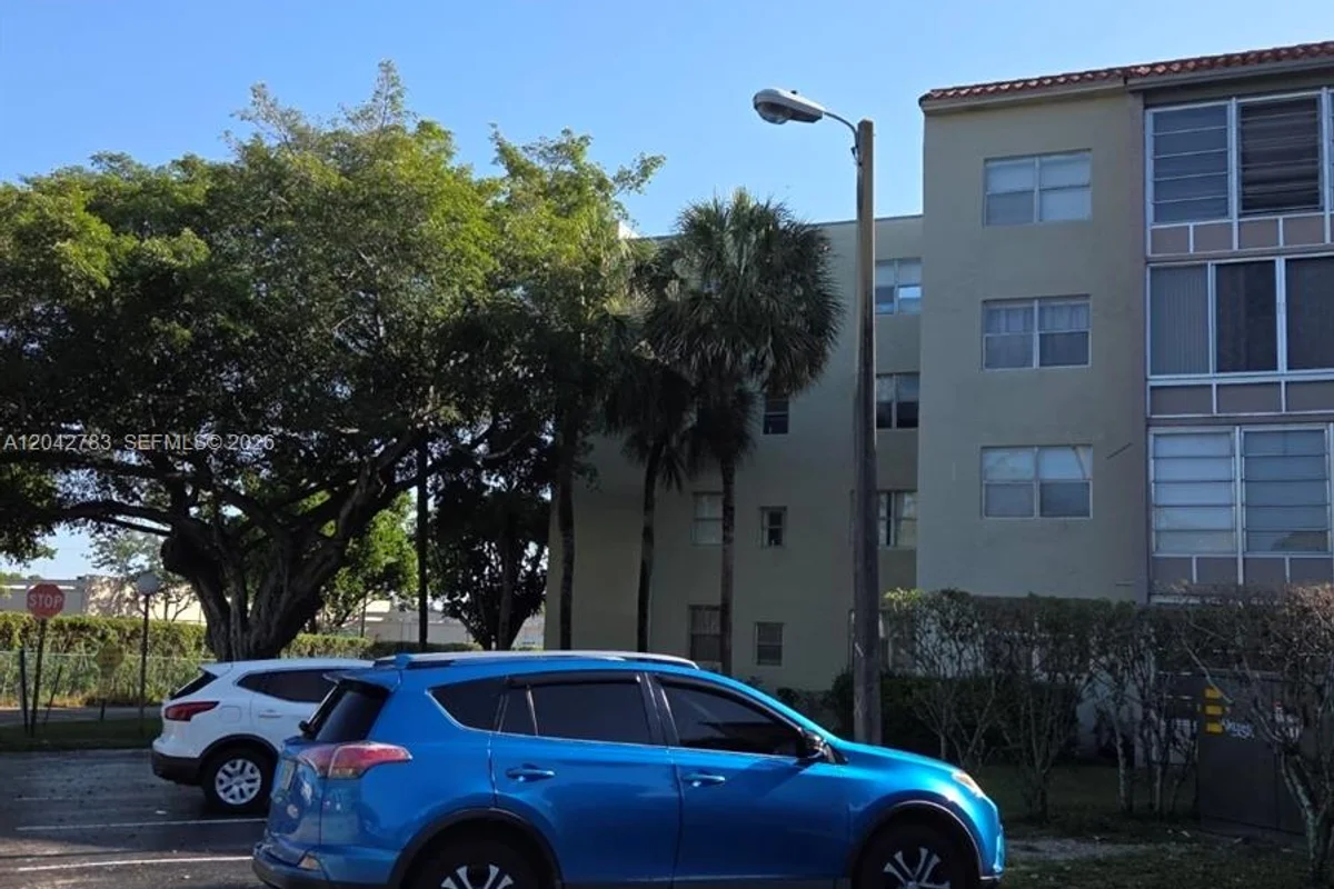 1800 SW 81st Ave #1417, North Lauderdale: photo 1 of 22