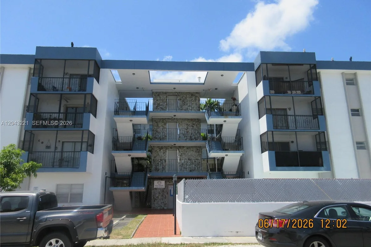 1230 NE 139th St #309, North Miami: photo 1 of 12