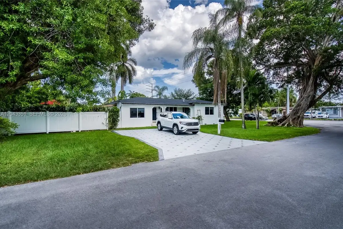 13501 NE Miami Ct, Miami: photo 1 of 38