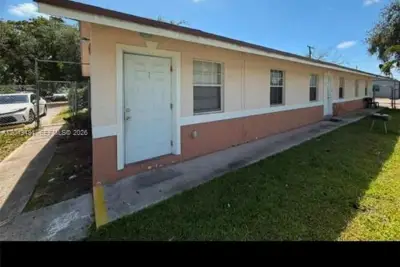 244 NW 14th St #1, Pompano Beach: photo 1 of 8