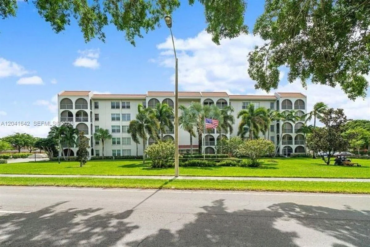 250 NE 20th St #3030, Boca Raton: photo 1 of 12