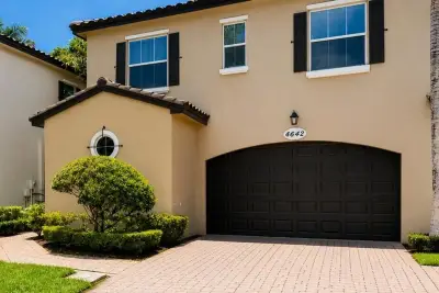 4642 Mediterranean Cir, Palm Beach Gardens: photo 1 of 18