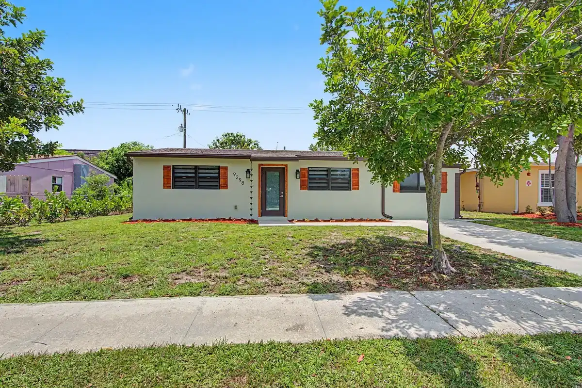 9298 Birmingham Dr, Palm Beach Gardens: photo 1 of 24