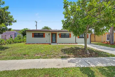 9298 Birmingham Dr, Palm Beach Gardens: photo 1 of 24