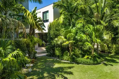 7851 SW 48th Pl, Miami: photo 1 of 47