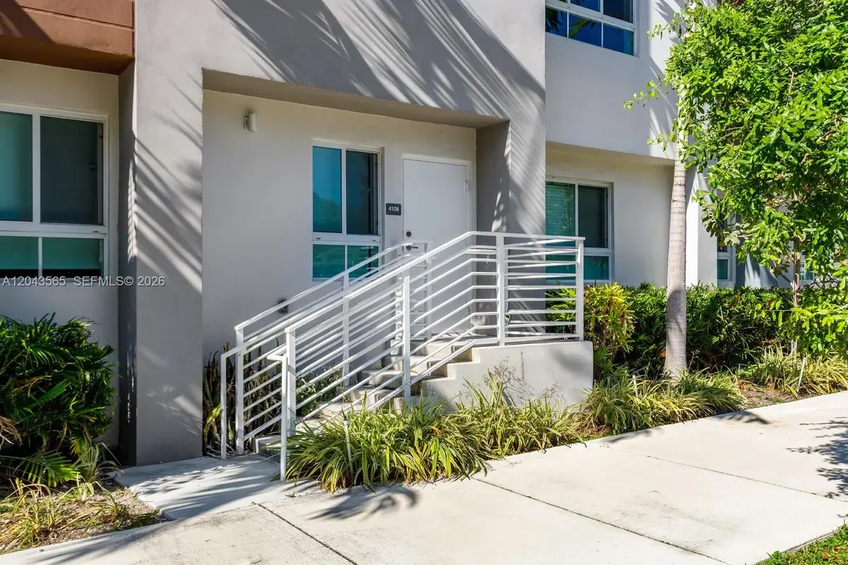 2505 NE 193rd St #4108, Miami: photo 1 of 17