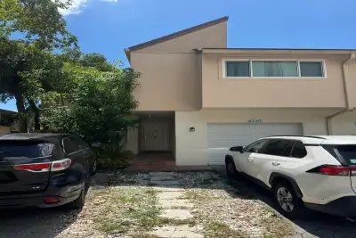 8230 NW 9th Ct #6, Plantation: photo 1 of 17
