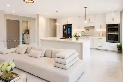 85 Gables Blvd, Weston: photo 1 of 28