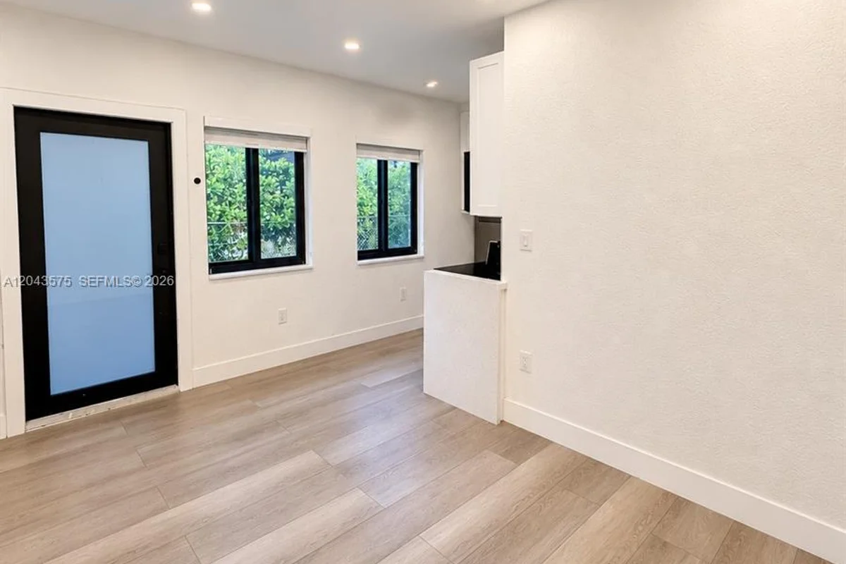 5521 NW 1st Ave #4, Miami: photo 1 of 5