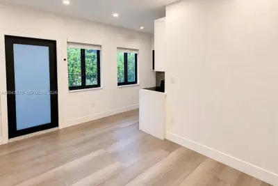 5521 NW 1st Ave #4, Miami: photo 1 of 5