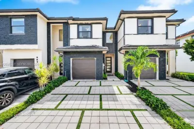15841 NW 91st Ct, Miami Lakes: photo 1 of 98