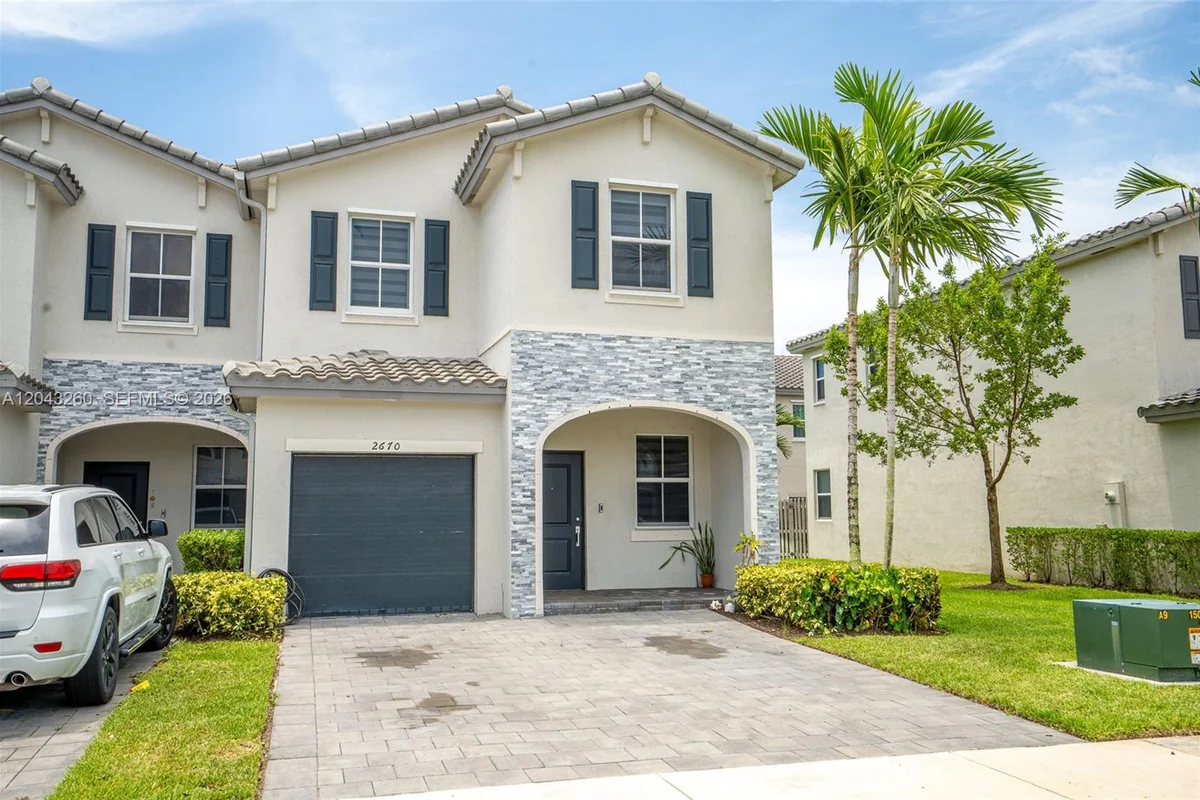 2670 SE 12th St, Homestead: photo 1 of 72