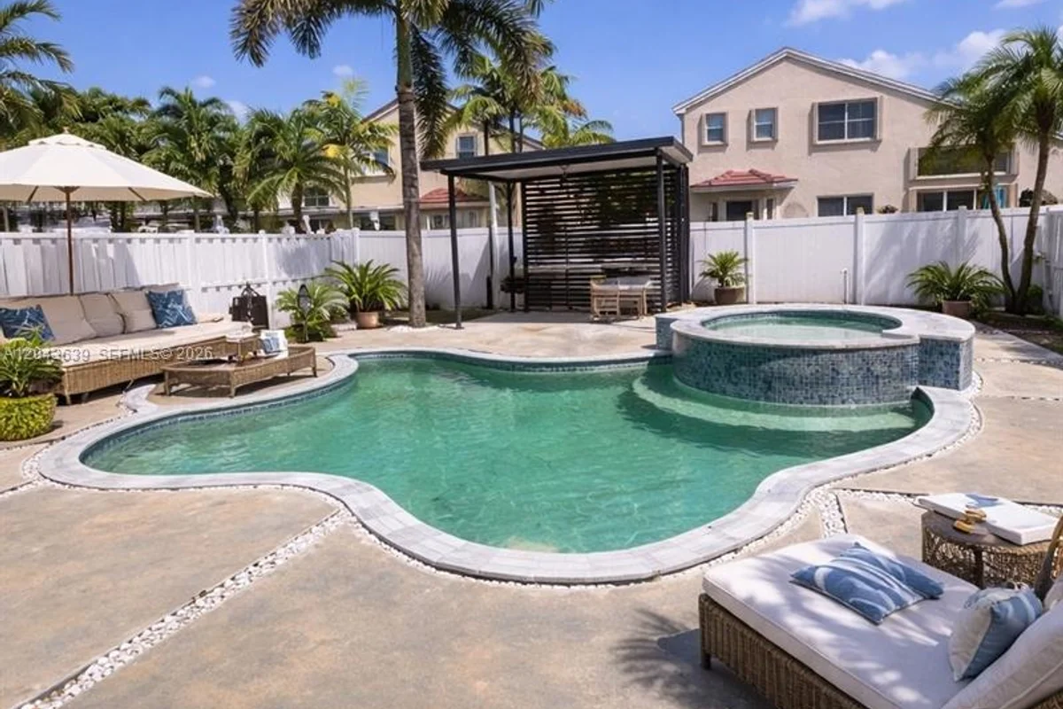 19227 NW 22nd St, Pembroke Pines: photo 1 of 18