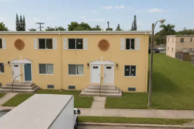 420 NW 84th Ter, Miami: photo 1 of 22