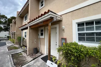 7983 NW 35th Ct #6, Coral Springs: photo 1 of 23