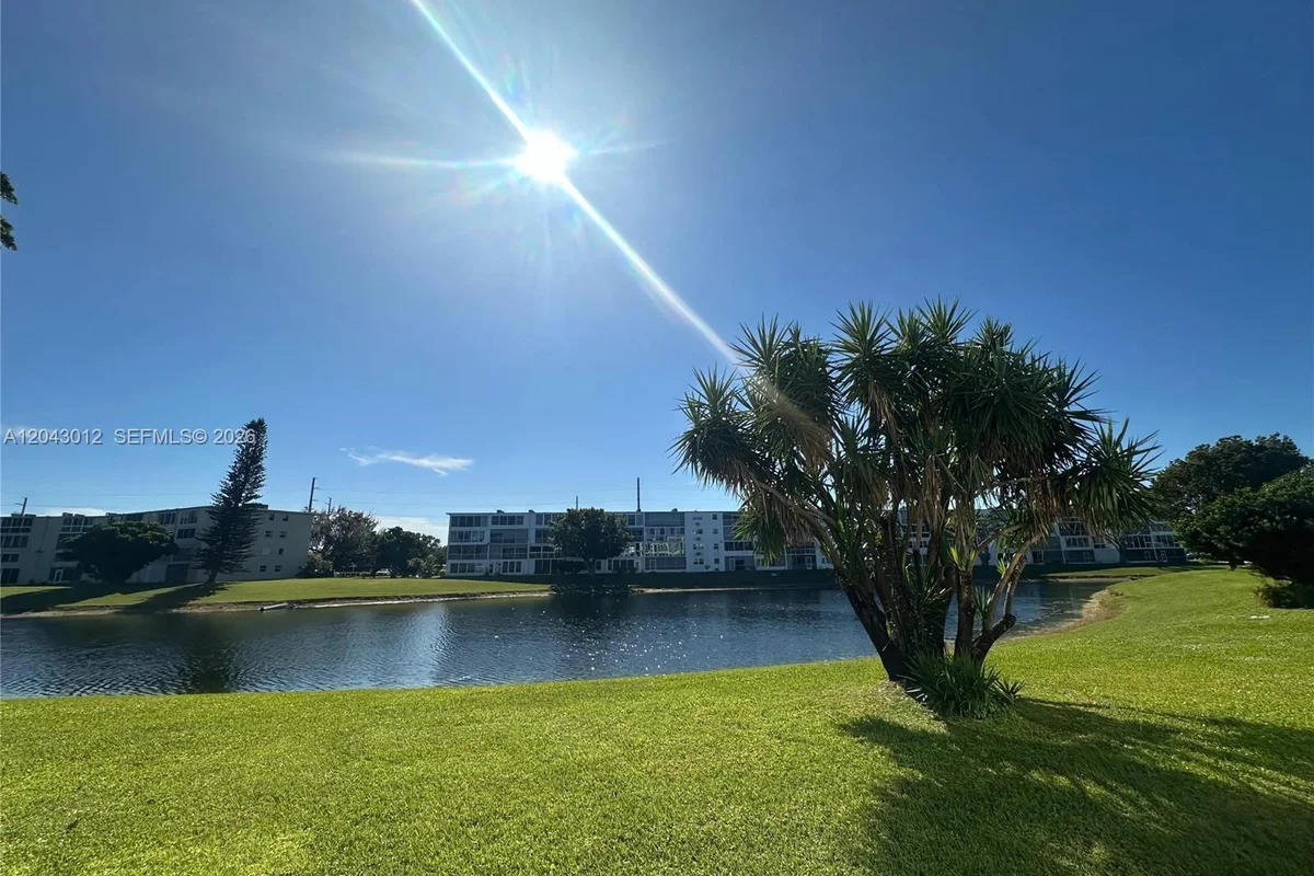 1009 Harwood C, Deerfield Beach: photo 1 of 33