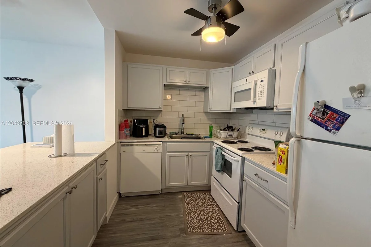 4174 Inverrary Dr #408, Lauderhill: photo 1 of 9