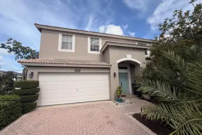 1226 Avondale Ln, West Palm Beach: photo 1 of 11