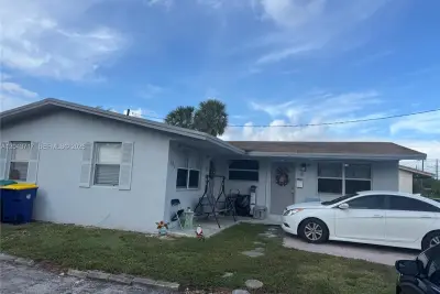 101 NW 13th Ave, Dania Beach: photo 1 of 6