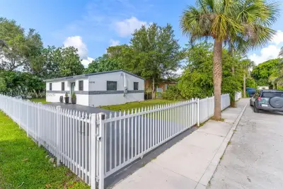 15100 NE 14th Ct, North Miami Beach: photo 1 of 34
