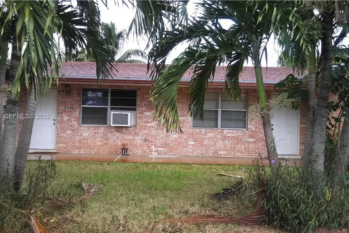 5425 NW 16th Ct, Lauderhill: photo 1 of 17
