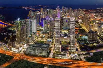 20 NE 11th St #2409, Miami: photo 1 of 10