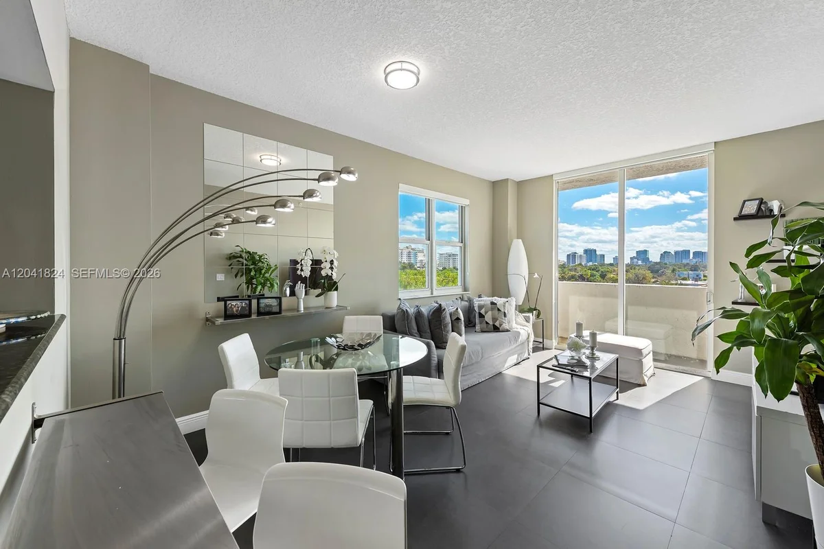 3000 Coral Way #416, Miami: photo 1 of 23