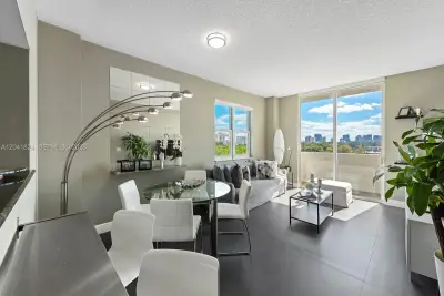 3000 Coral Way #416, Miami: photo 1 of 23