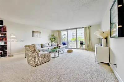 400 NE 12th Ave #306, Hallandale Beach: photo 1 of 16