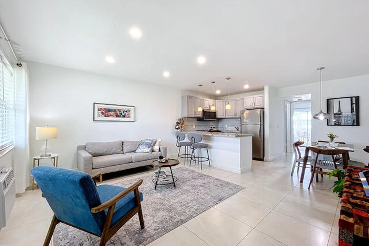 410 Chatham T, West Palm Beach: photo 1 of 10