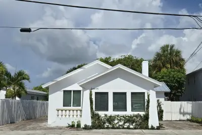 3809 S Olive Ave, West Palm Beach: photo 1 of 16