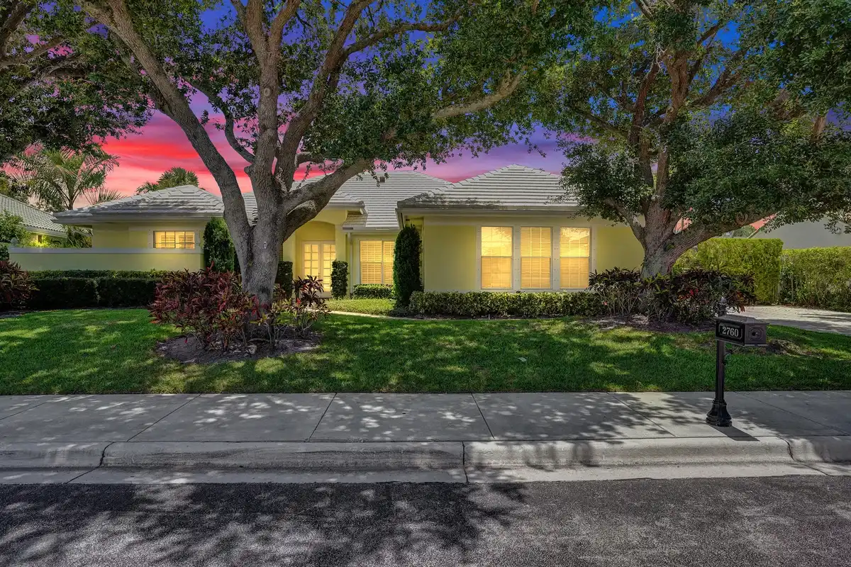 2760 Tecumseh Dr, West Palm Beach: photo 1 of 45