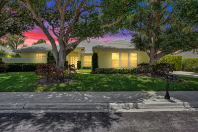 2760 Tecumseh Dr, West Palm Beach: photo 1 of 45