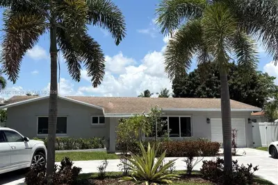 3397 NE 20th Ave, Oakland Park: photo 1 of 27